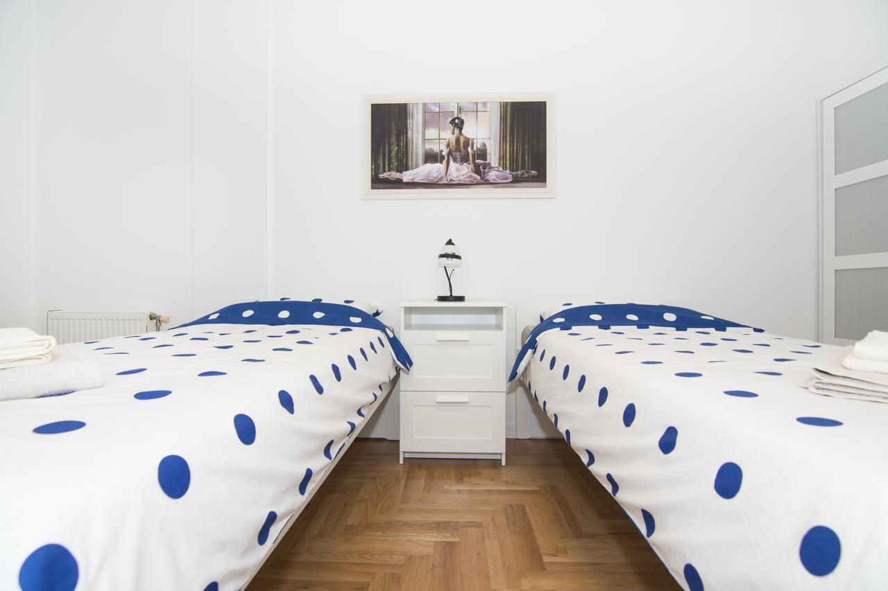 Ema Central Apartment Novi Sad Bagian luar foto