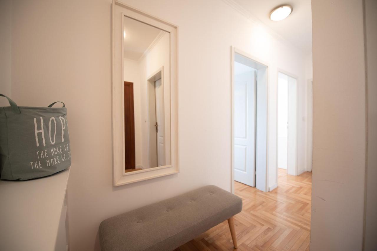 Ema Central Apartment Novi Sad Bagian luar foto