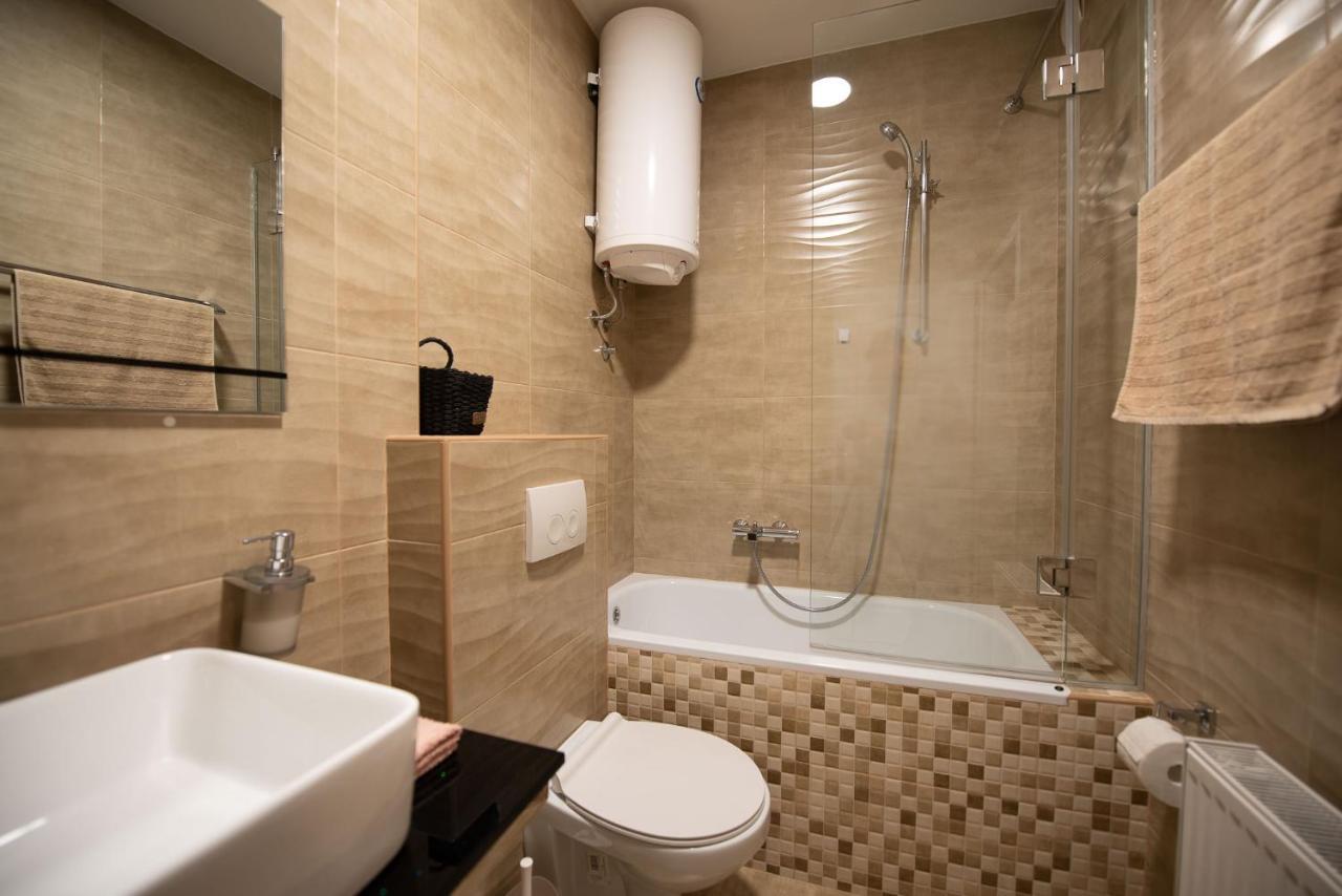 Ema Central Apartment Novi Sad Bagian luar foto